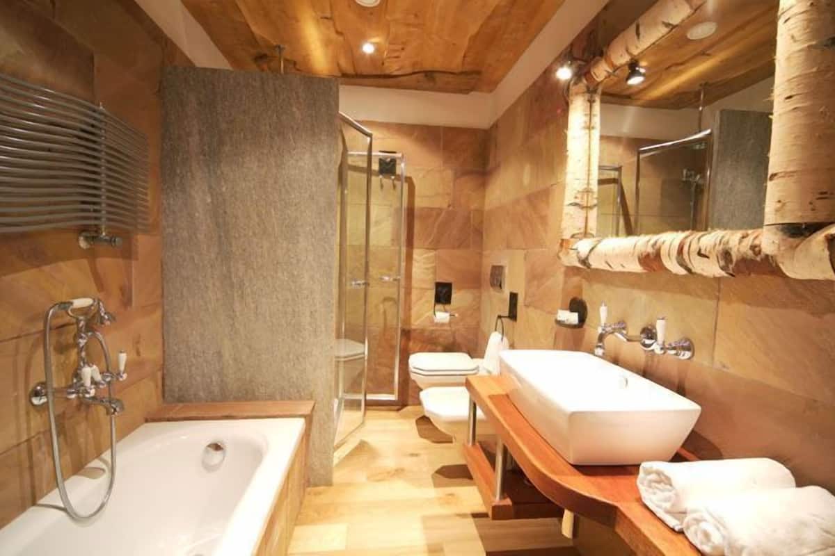 double room 40 m2 | bathroom | separate bathtub and shower, rainfall showerhead, hair dryer, bathrobes