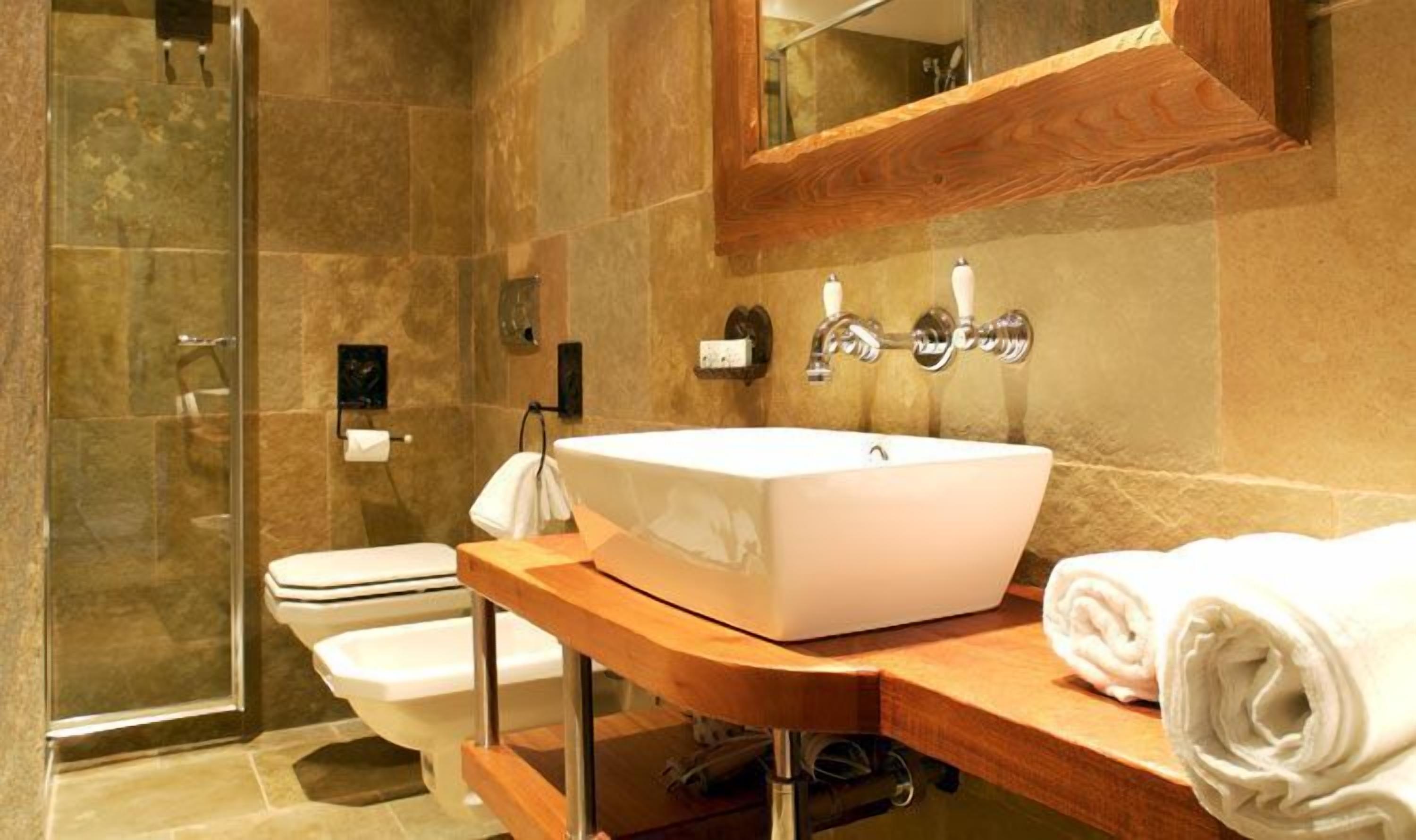 separate bathtub and shower, rainfall showerhead, hair dryer, bathrobes