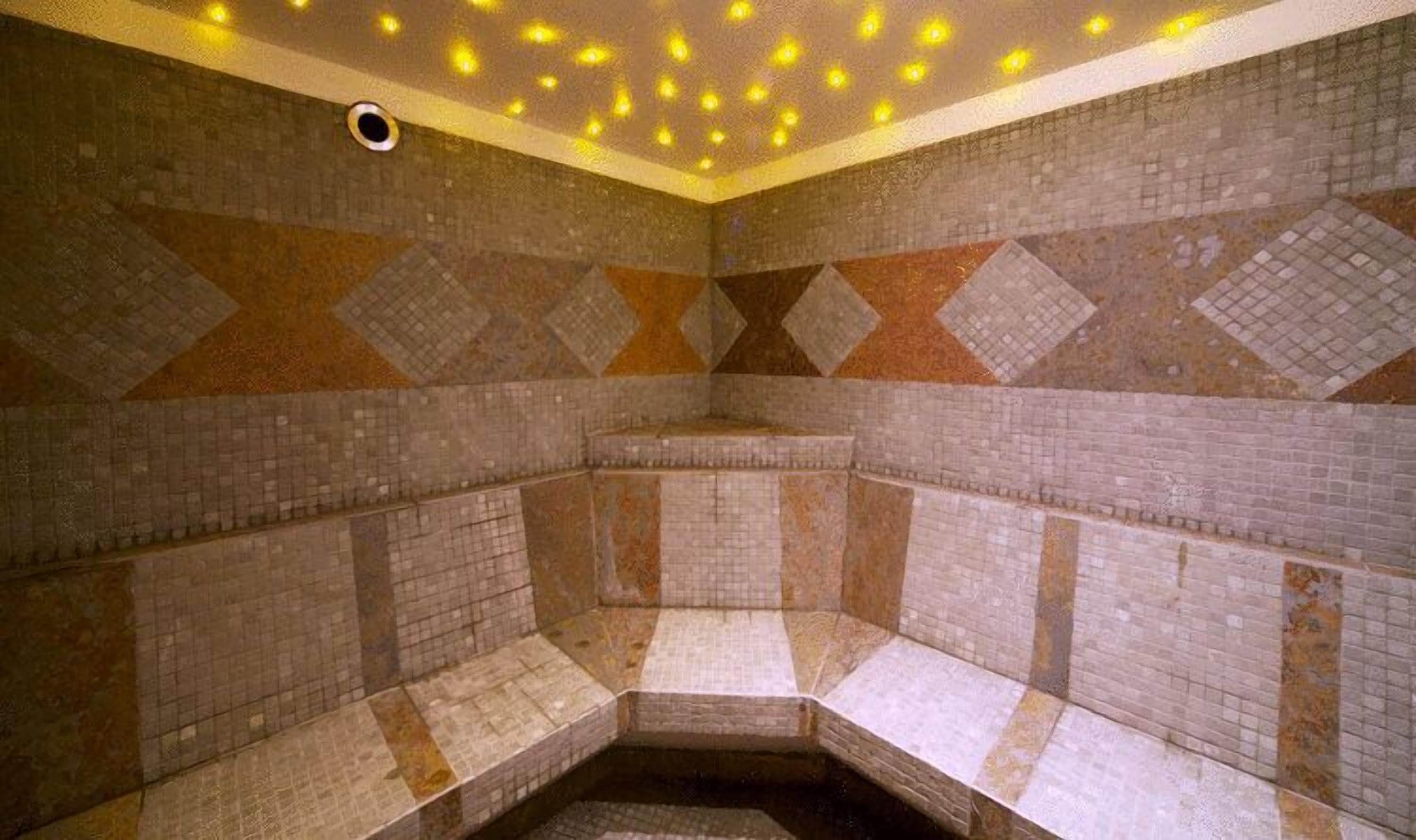 sauna, turkish bath/hammam, aromatherapy, massages