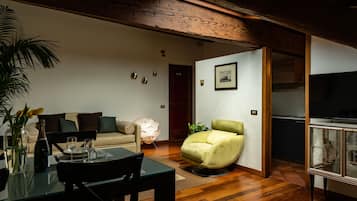 City Apartment, 1 Bedroom | Living area