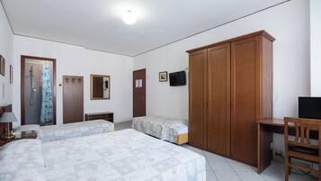 Triple Room | 1 bilik tidur, peti besi dalam bilik, meja, Wi-fi percuma