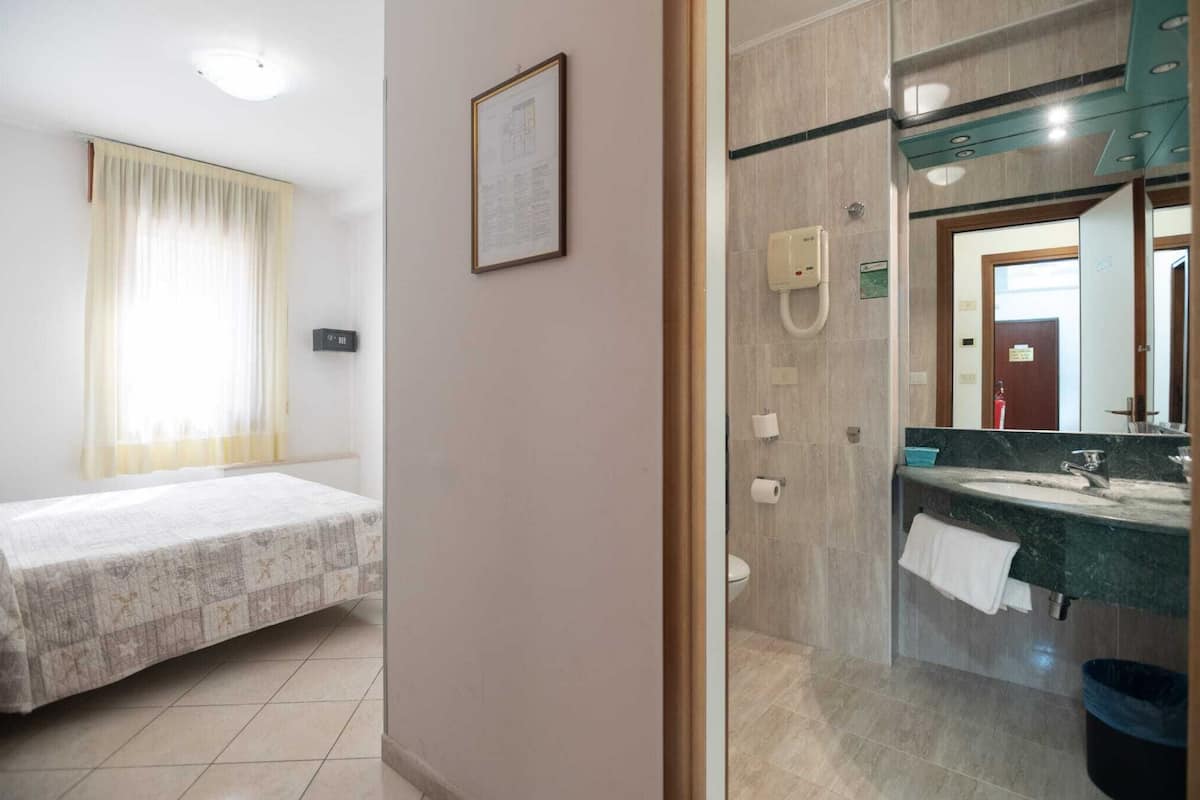 1 chambre, coffres-forts dans les chambres, bureau, Wi-Fi gratuit