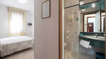 1 Schlafzimmer, Zimmersafe, Schreibtisch, kostenloses WLAN