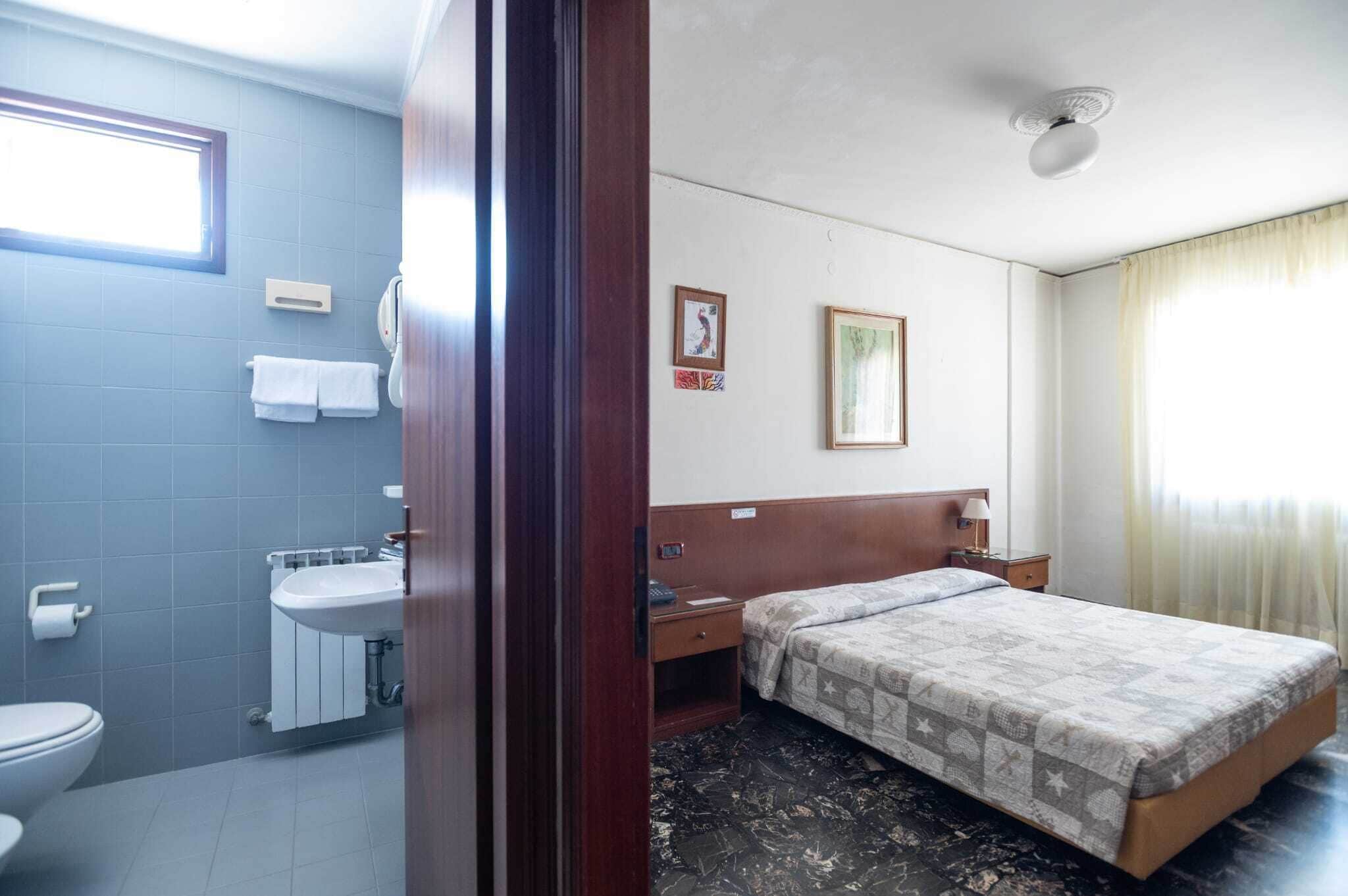 エコノミー ダブルルーム ダブルベッド 1 台 | 1 室のベッドルーム、セーフティボックス (室内)、デスク、WiFi (無料)