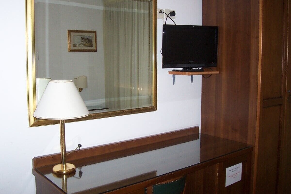1 bedroom, in-room safe, desk, free WiFi