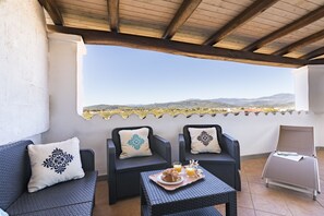 Suite, Terrace | Minibar, in-room safe, desk, soundproofing