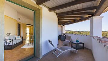 Suite, terrazzo | Minibar, una cassaforte in camera, una scrivania, insonorizzazione