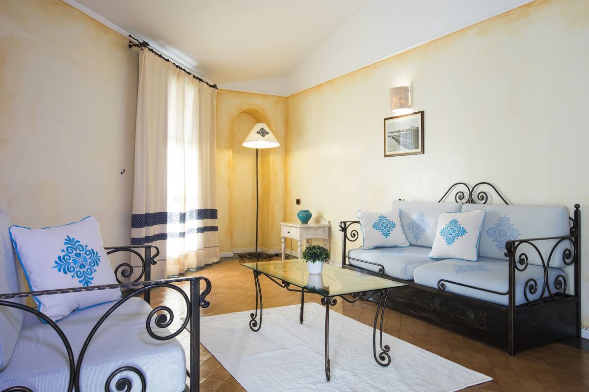 suite, terrace | minibar, in-room safe, desk, soundproofing