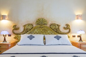 Suite, Terraza | Minibar, caja de seguridad en la habitación y escritorio