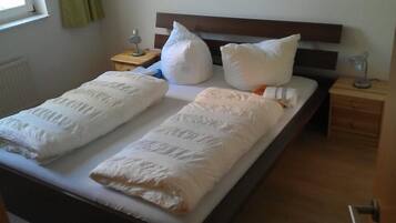 Apartment, 3 Bedrooms, Kitchen | Cots/infant beds, rollaway beds, free WiFi, bed sheets