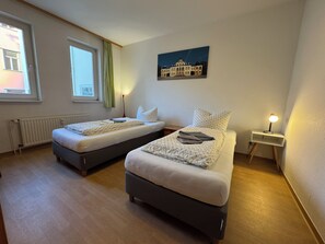 Cunas, camas plegables/adicionales, wifi gratis y ropa de cama 