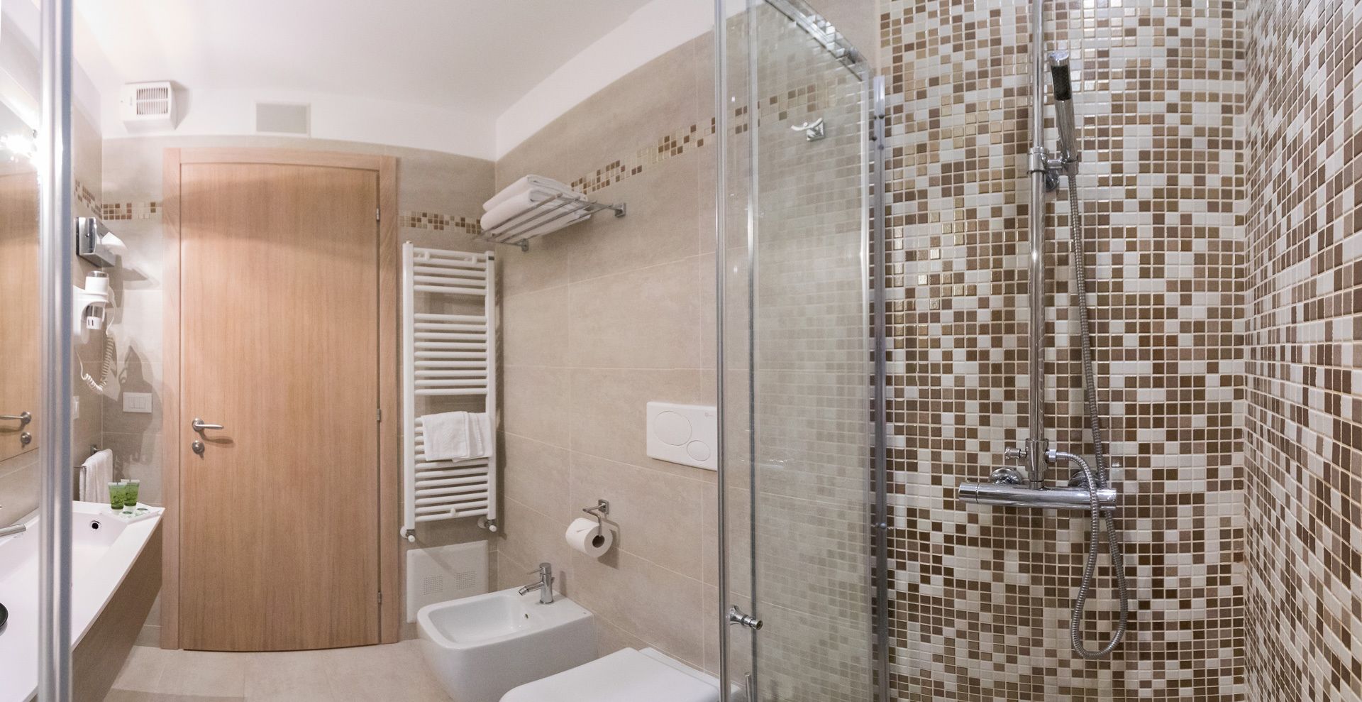 deluxe double or twin room | bathroom | shower, free toiletries, hair dryer, slippers