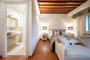 Couette en duvet, minibar, coffre-fort, accès au Wi-Fi (inclus)