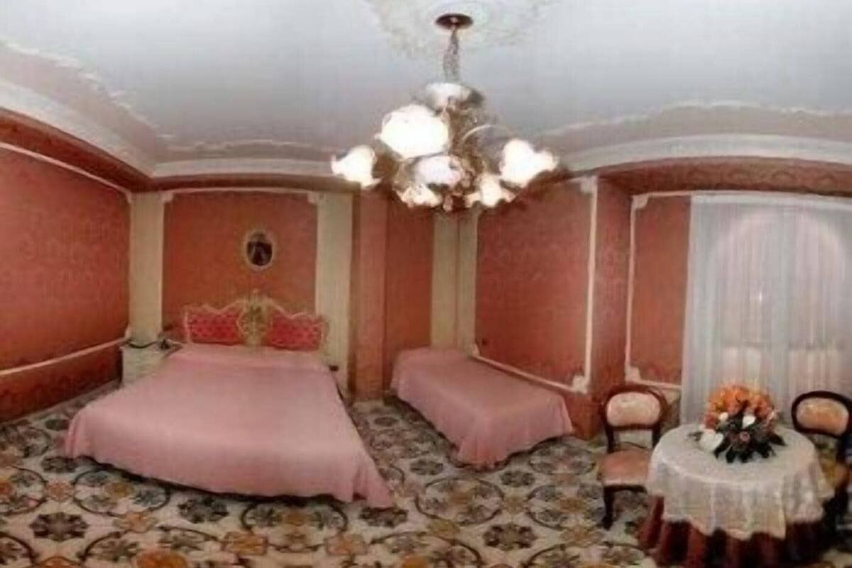 1 bedroom, Frette Italian sheets, premium bedding, down comforters