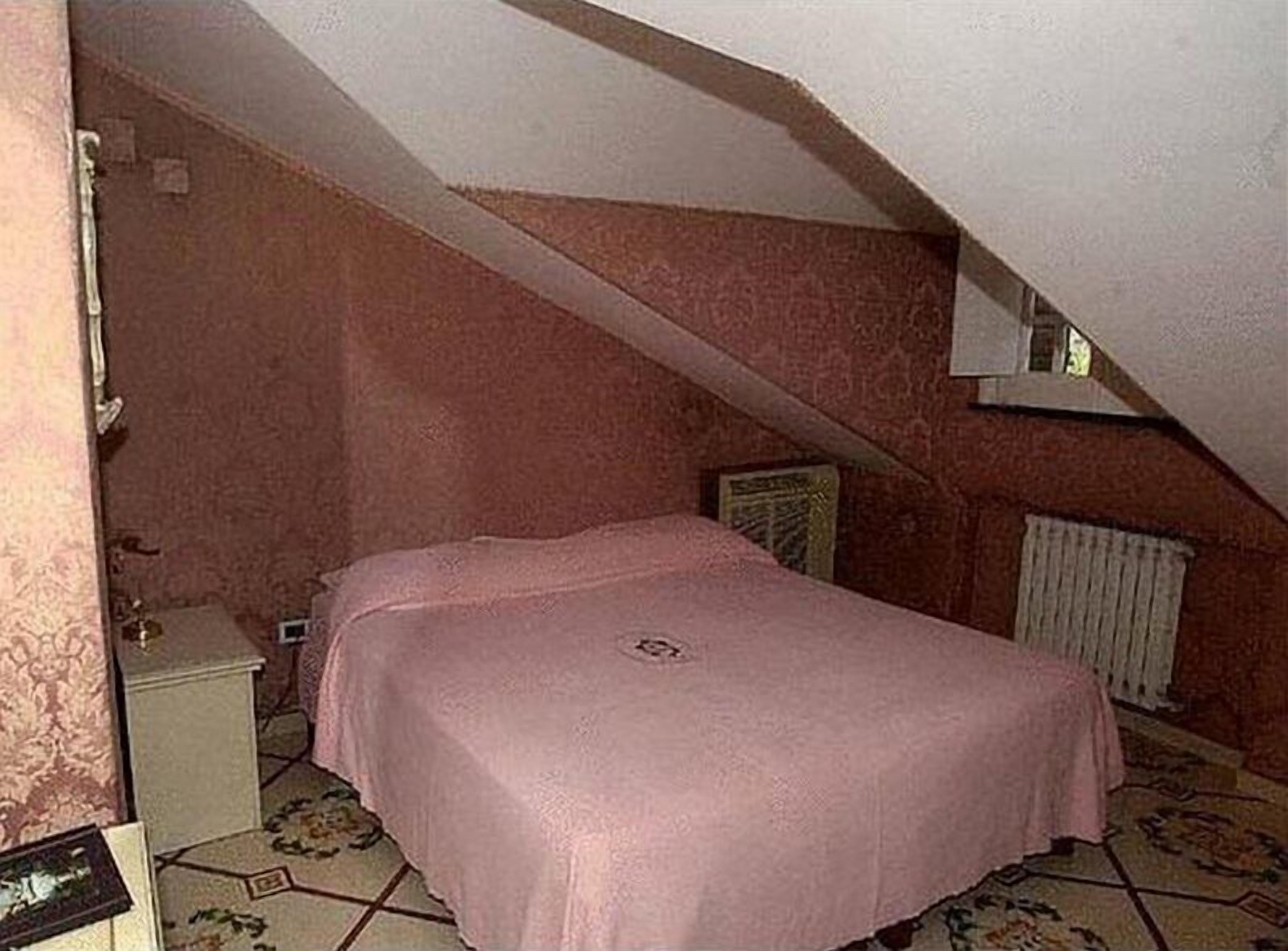 Frette Italian sheets, premium bedding, down duvets, minibar