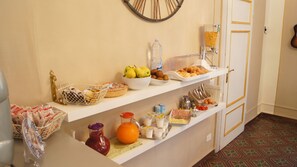 Daily buffet breakfast for a fee - La Mimosa Bed and Breakfast (Lucca)
