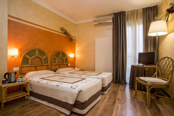 Zimmersafe, Schreibtisch, kostenloses WLAN