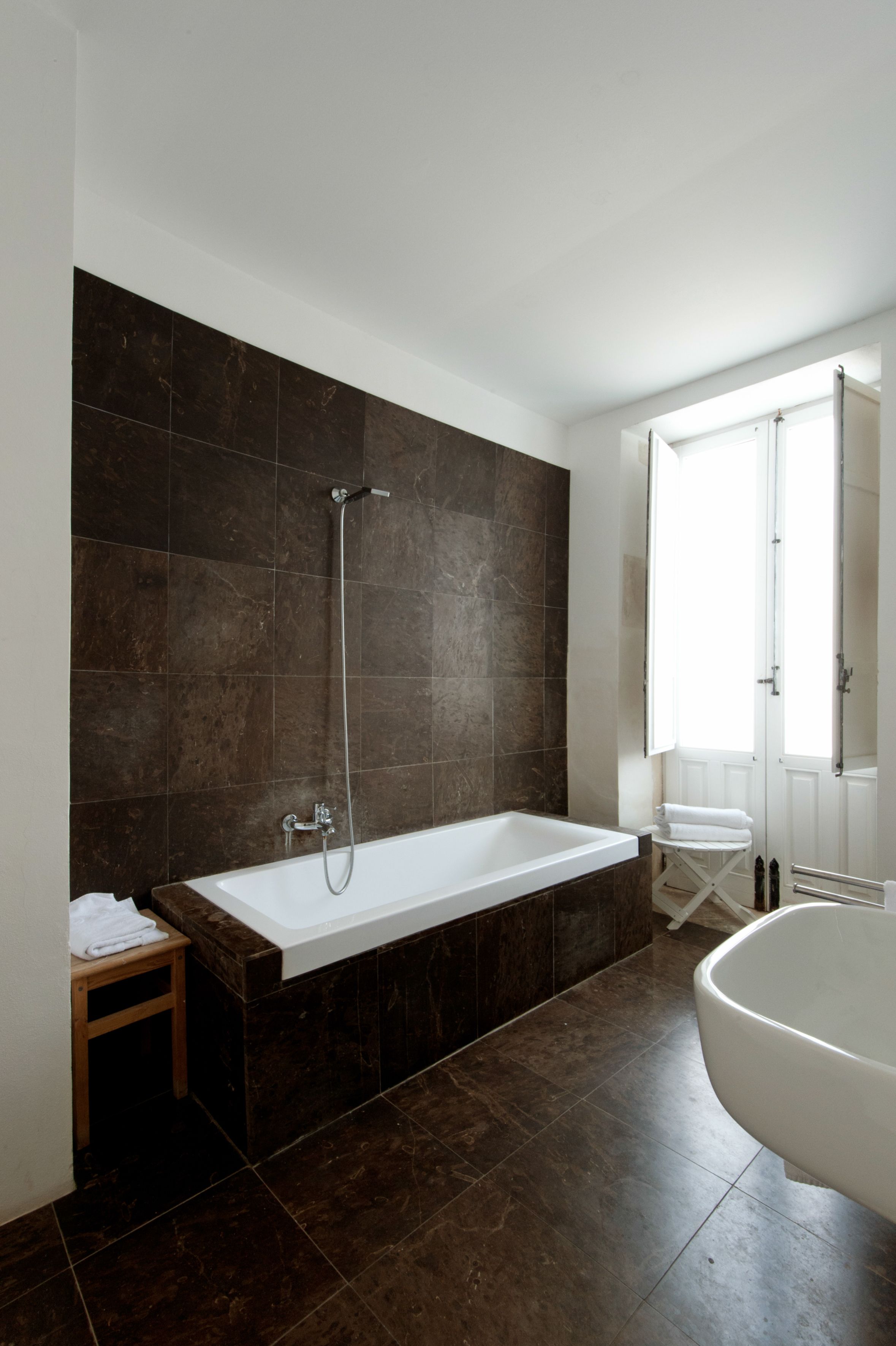 triple room | bathroom | combined shower/bathtub, free toiletries, hair dryer, bidet