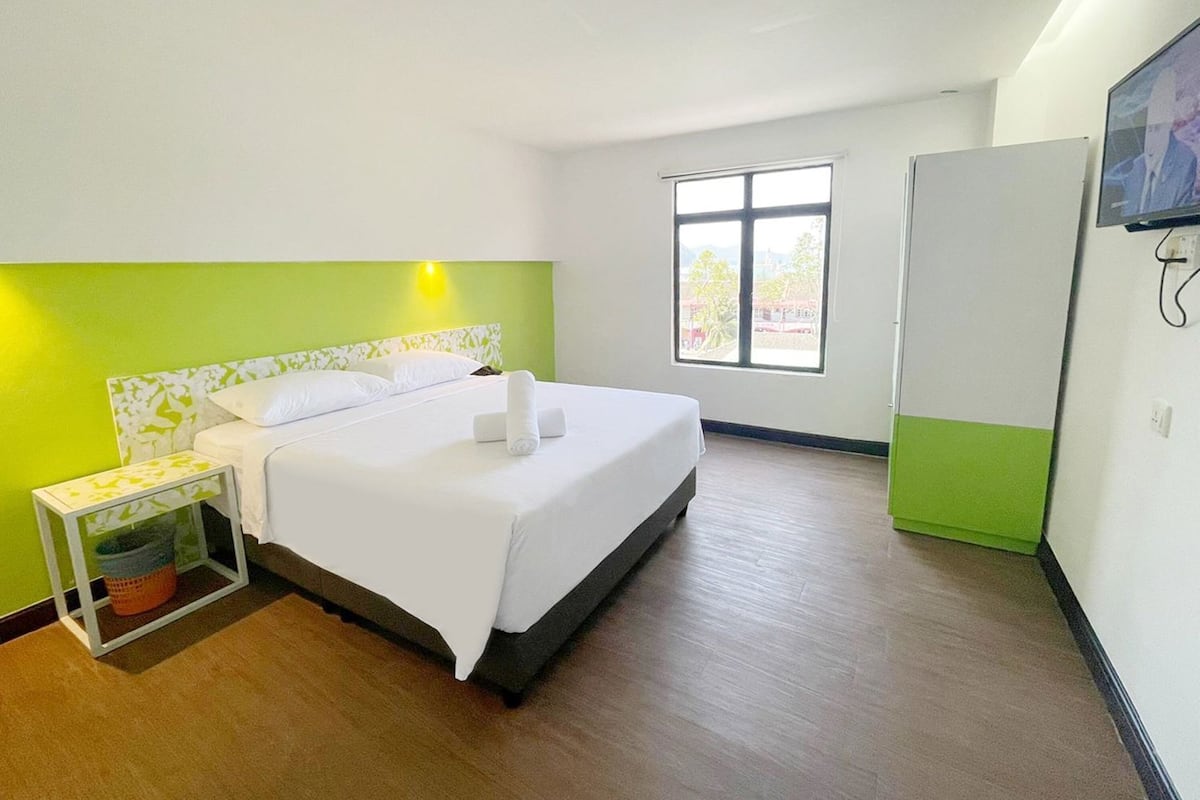 1 habitación, escritorio, tabla de planchar con plancha y wifi gratis 