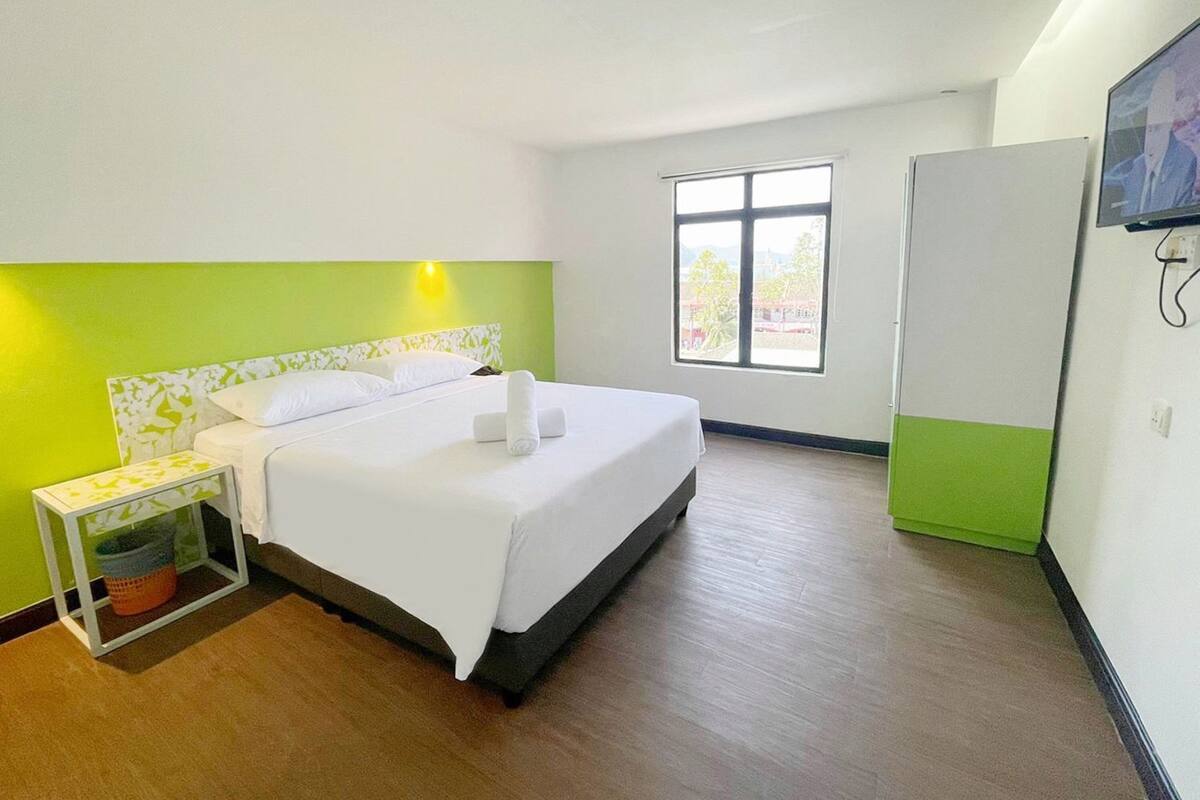 1 habitación, escritorio, tabla de planchar con plancha y wifi gratis 