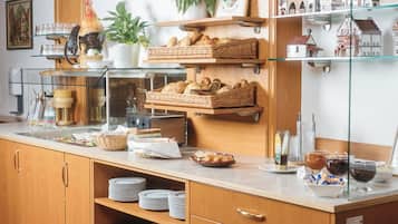 Desayuno continental (EUR 7 por persona)