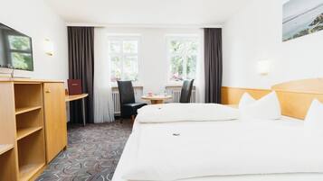 Standard Double Room | Minibar, desk, soundproofing, iron/ironing board