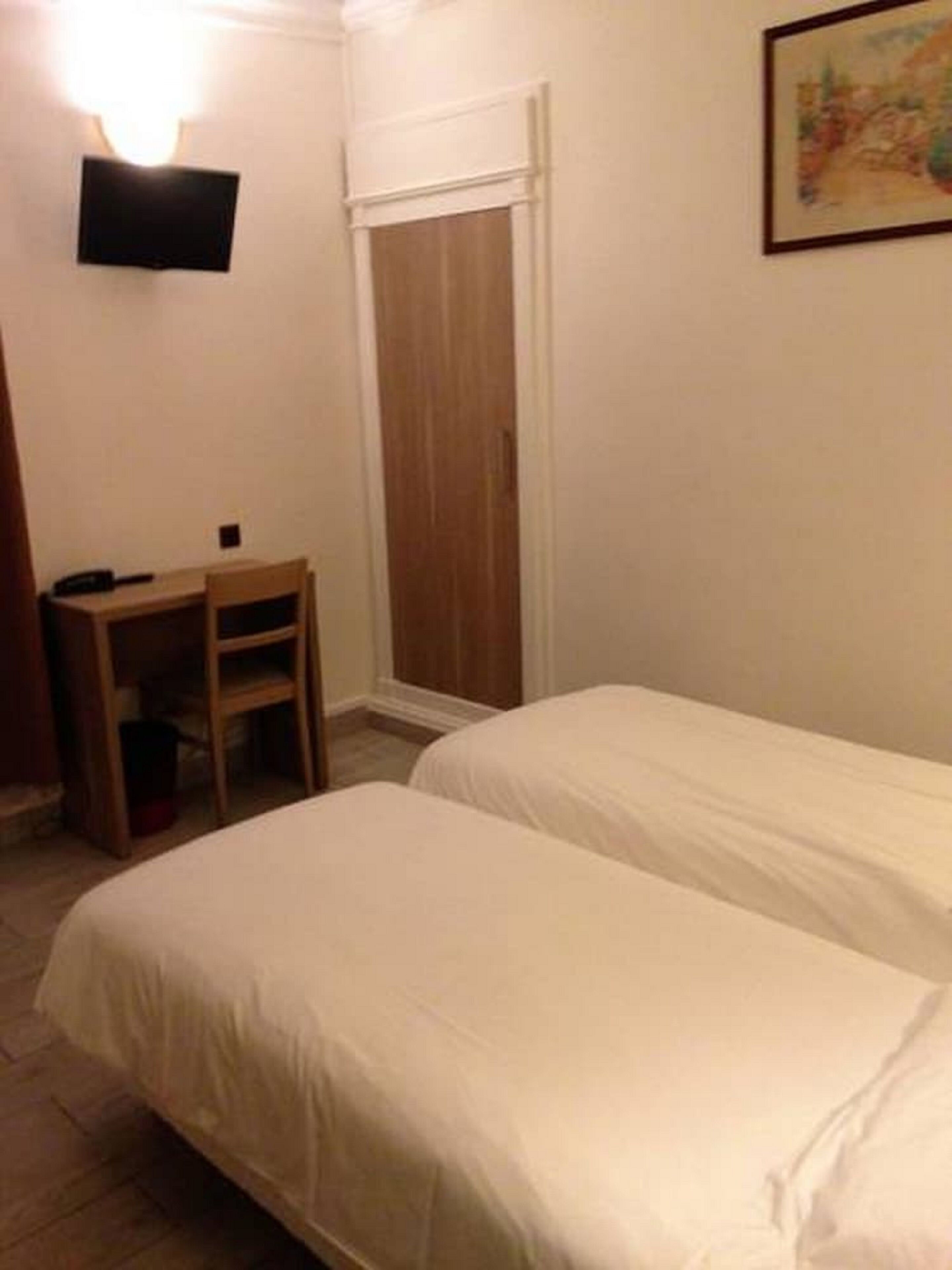 In-room safe, desk, soundproofing, free WiFi