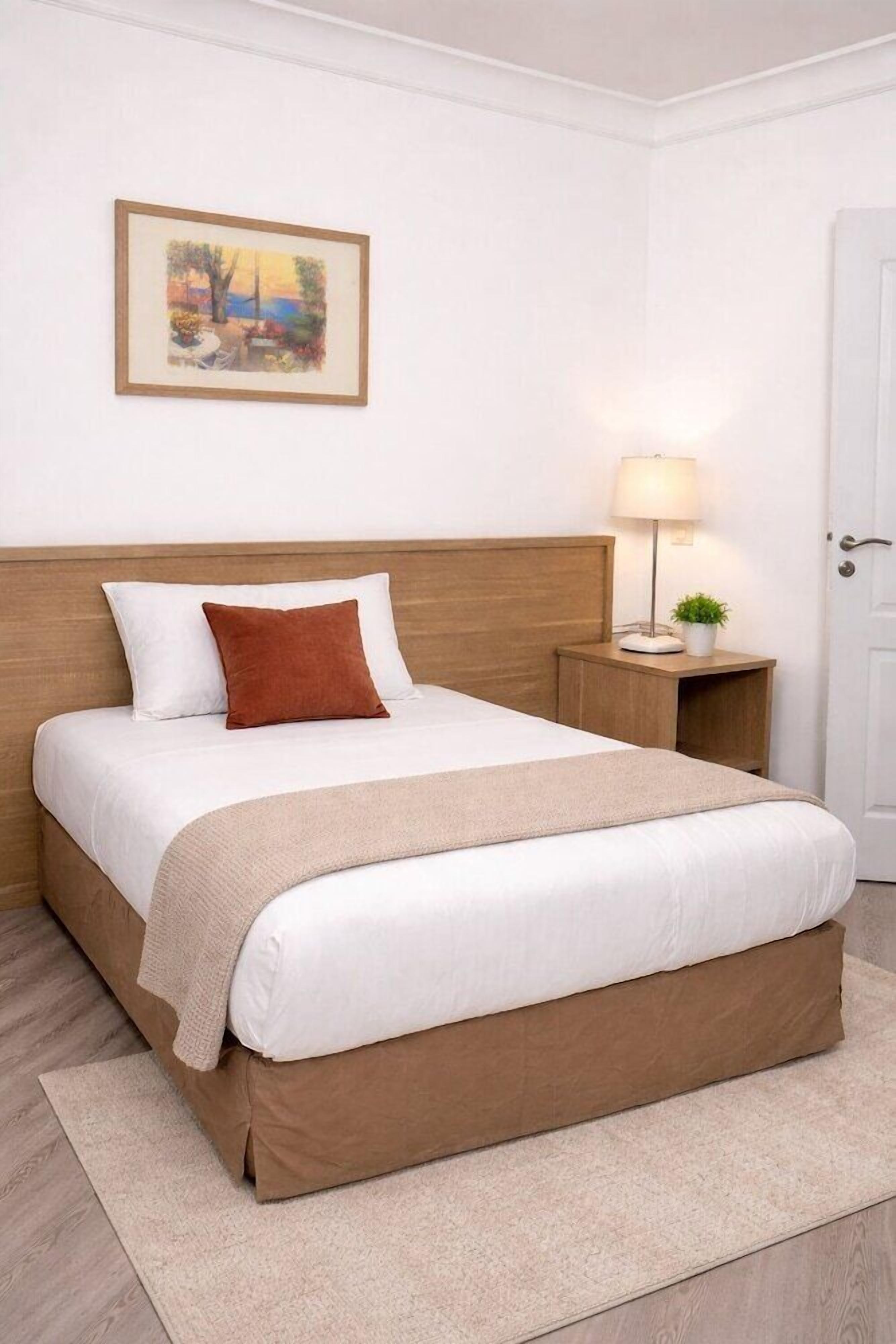 In-room safe, desk, soundproofing, free WiFi