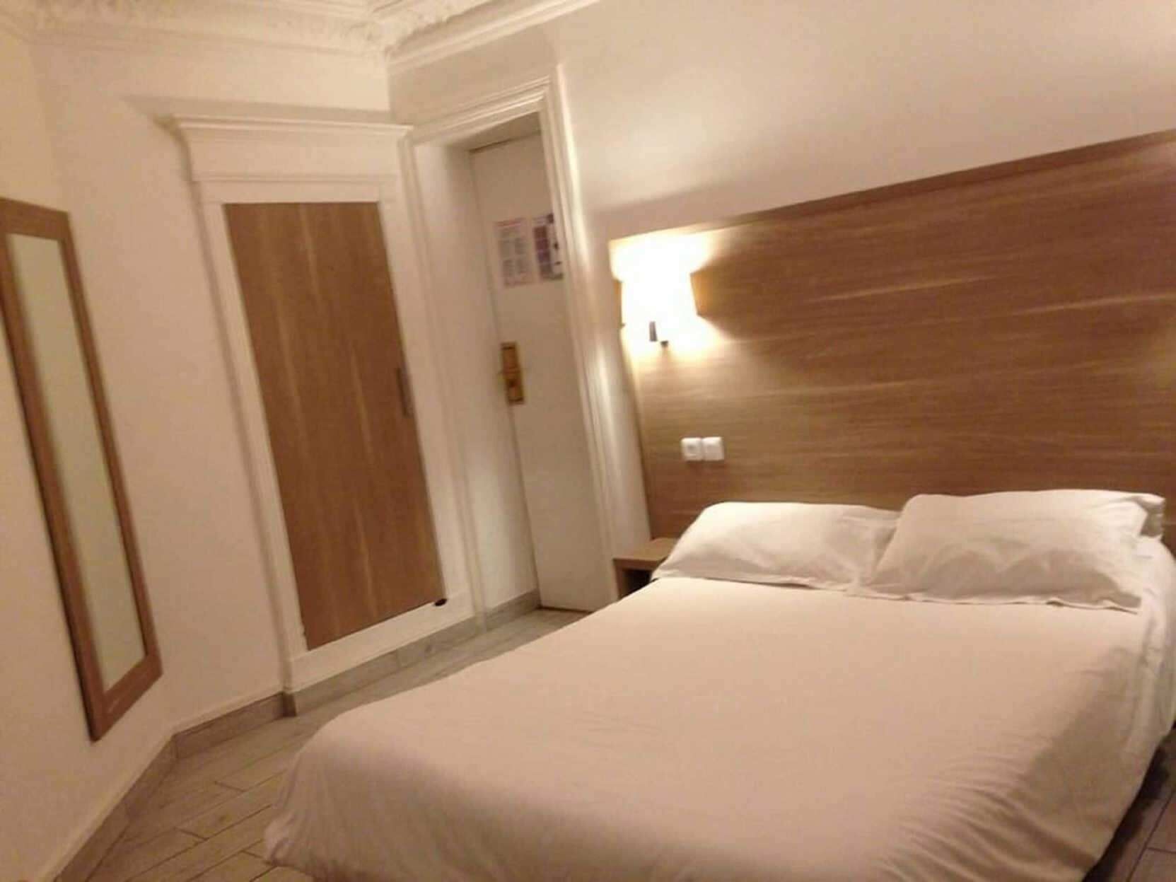 In-room safe, desk, soundproofing, free WiFi