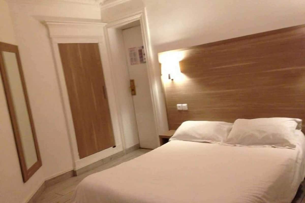 In-room safe, desk, soundproofing, free WiFi