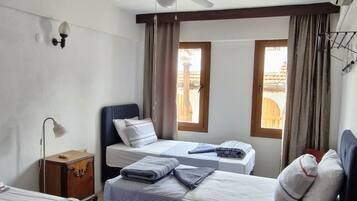 Kolmen hengen comfort-huone | Pillowtop-patjalliset sängyt, yksilöllisesti sisustettu