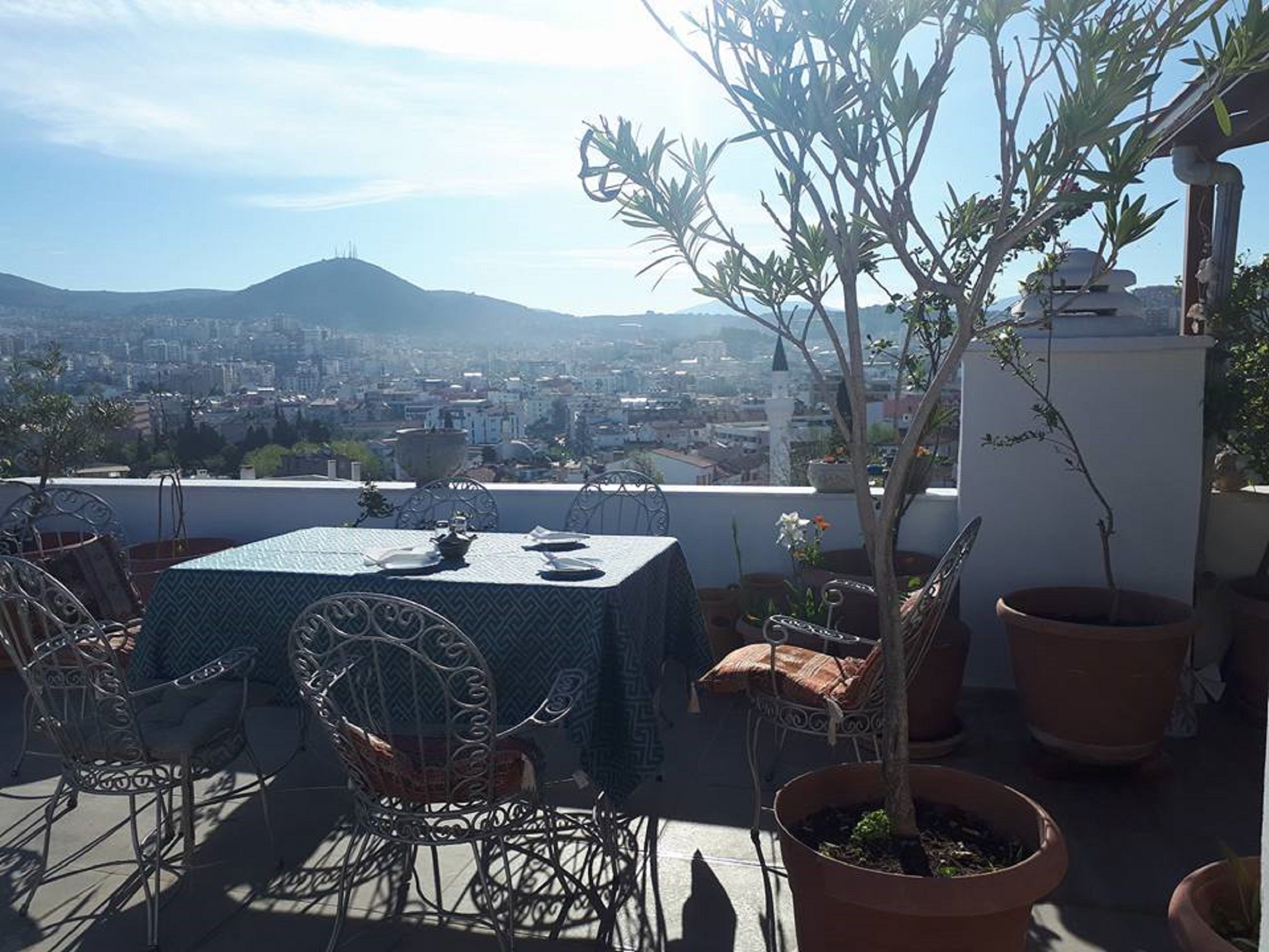 Free daily full breakfast