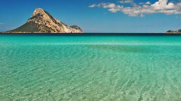 Beach nearby, white sand, sun-loungers, beach umbrellas