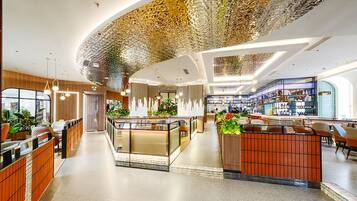 3 restaurants; breakfast, lunch, and dinner served