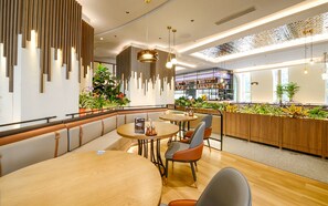 3 Restaurants, Frühstück, Mittagessen, Abendessen, lokale Küche