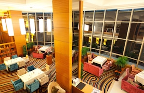 3 restaurants, breakfast, lunch, dinner served; local cuisine