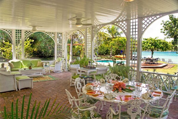 Room, 5 Bedrooms | Terrace/patio