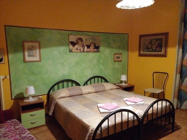 Double or Twin Room | Desk, iron/ironing board, free cots/infant beds, free WiFi - Soggiorno Petrarca (Florence)