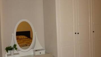 In-room safe, free WiFi