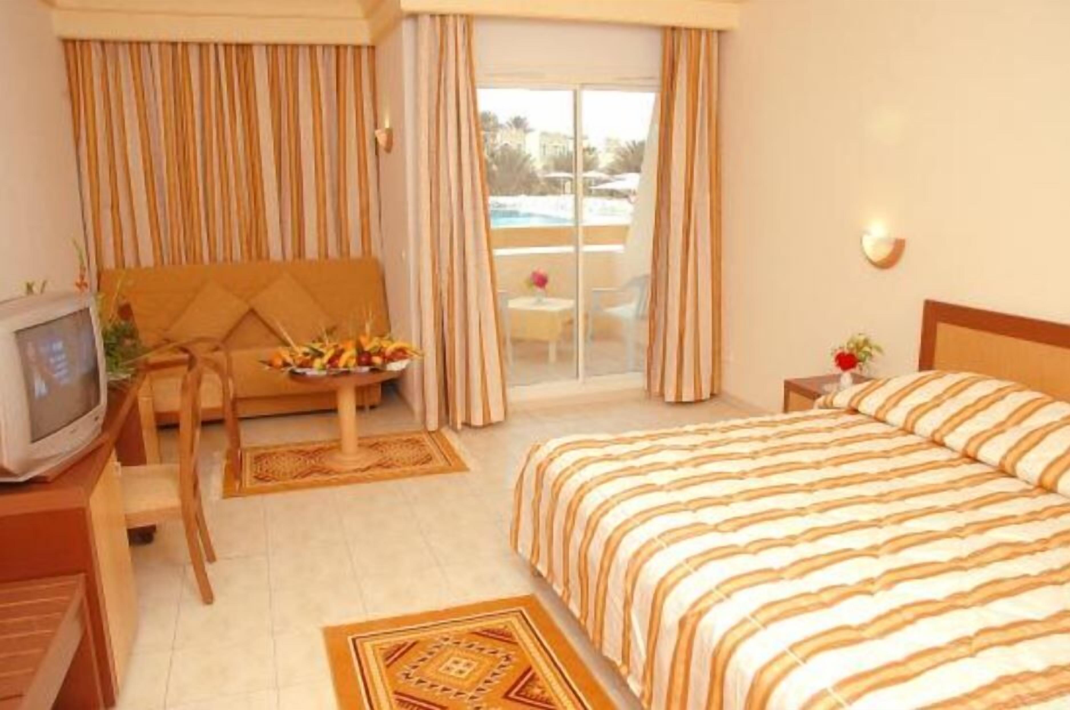 Minibar, in-room safe, free WiFi, bed sheets