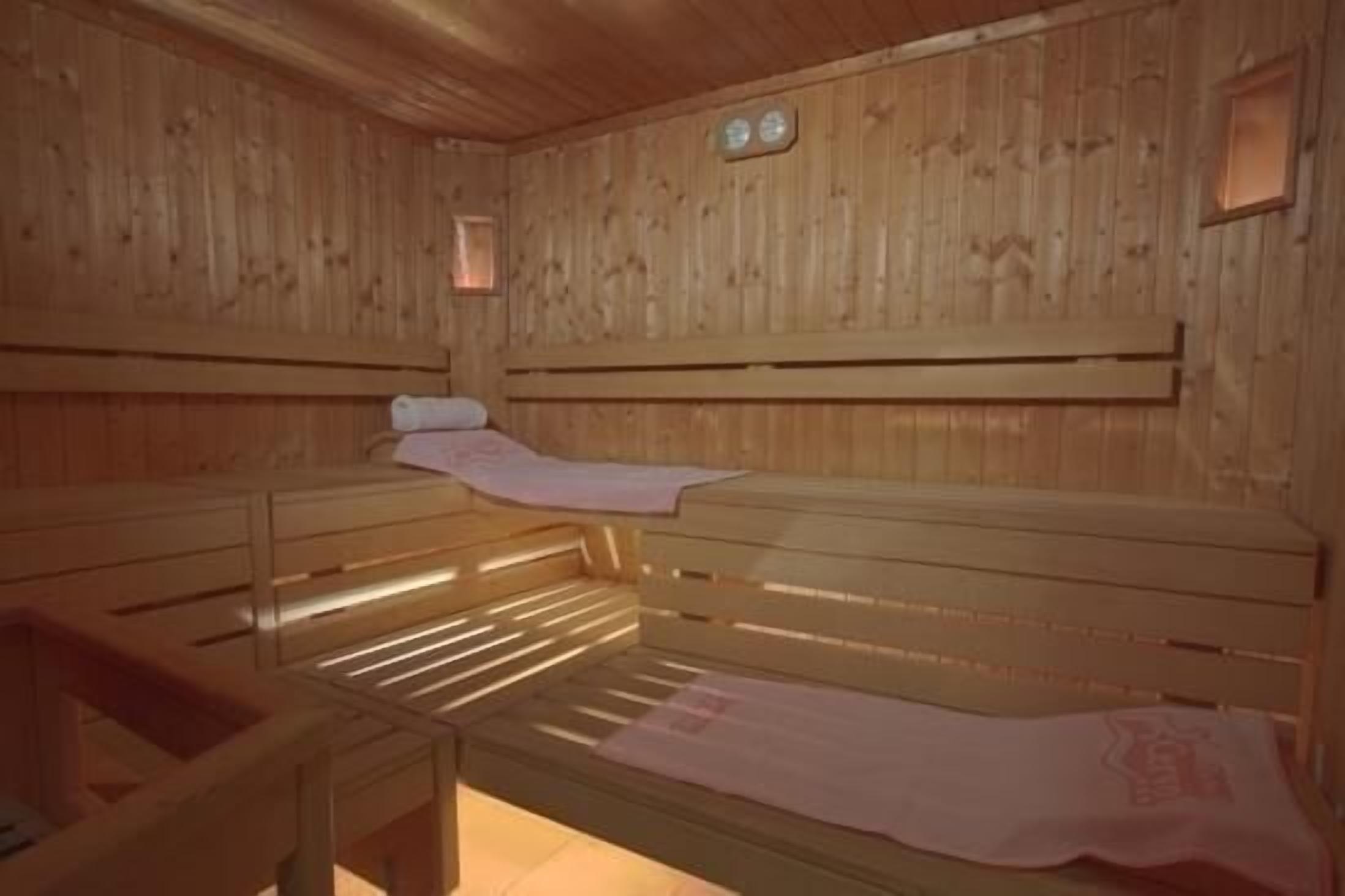 sauna, hot tub, turkish bath/hammam, body treatments, aromatherapy