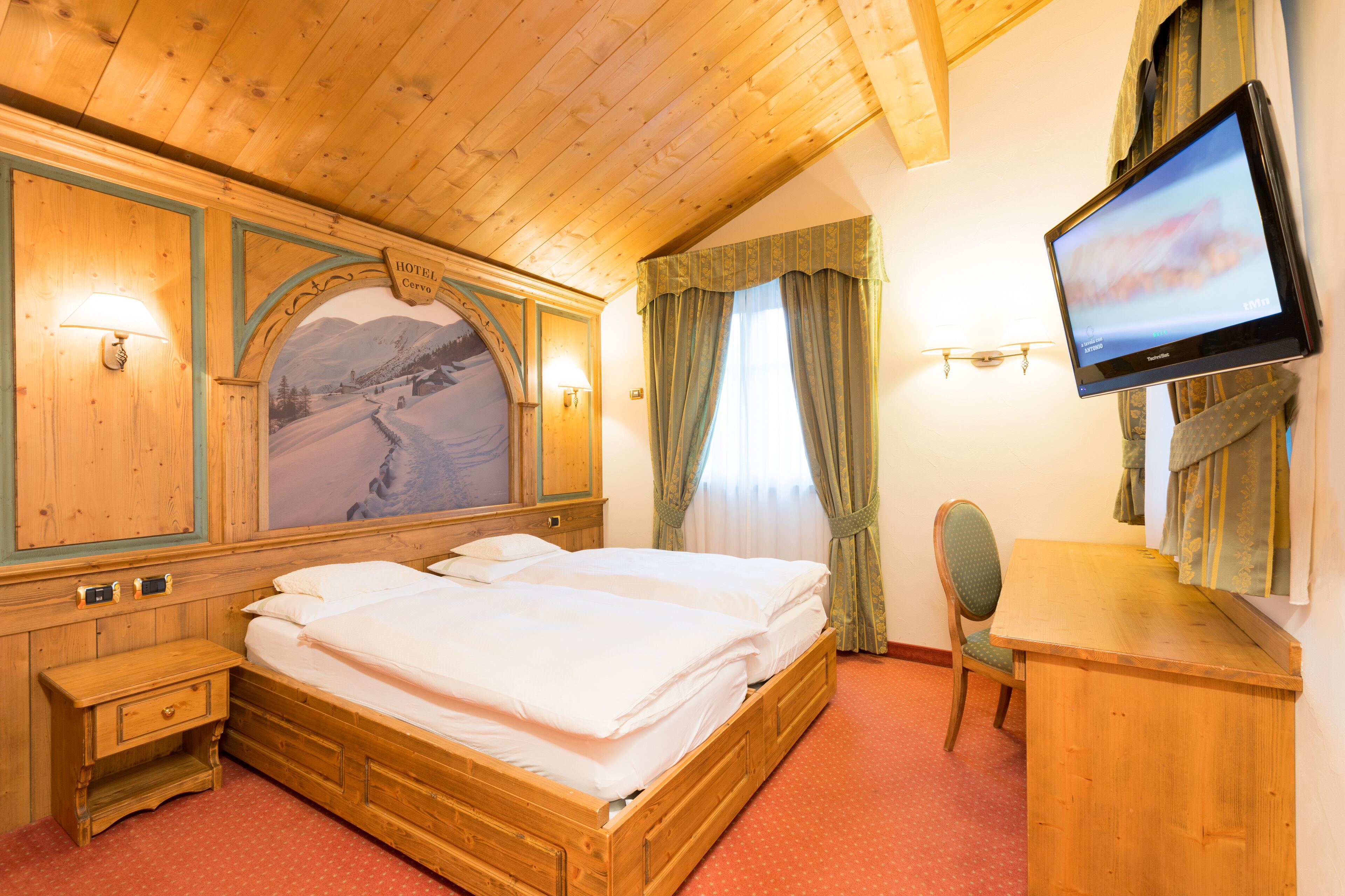 standard double room, 1 bedroom, balcony, mountain view | frette italian sheets, premium bedding, down duvets, minibar