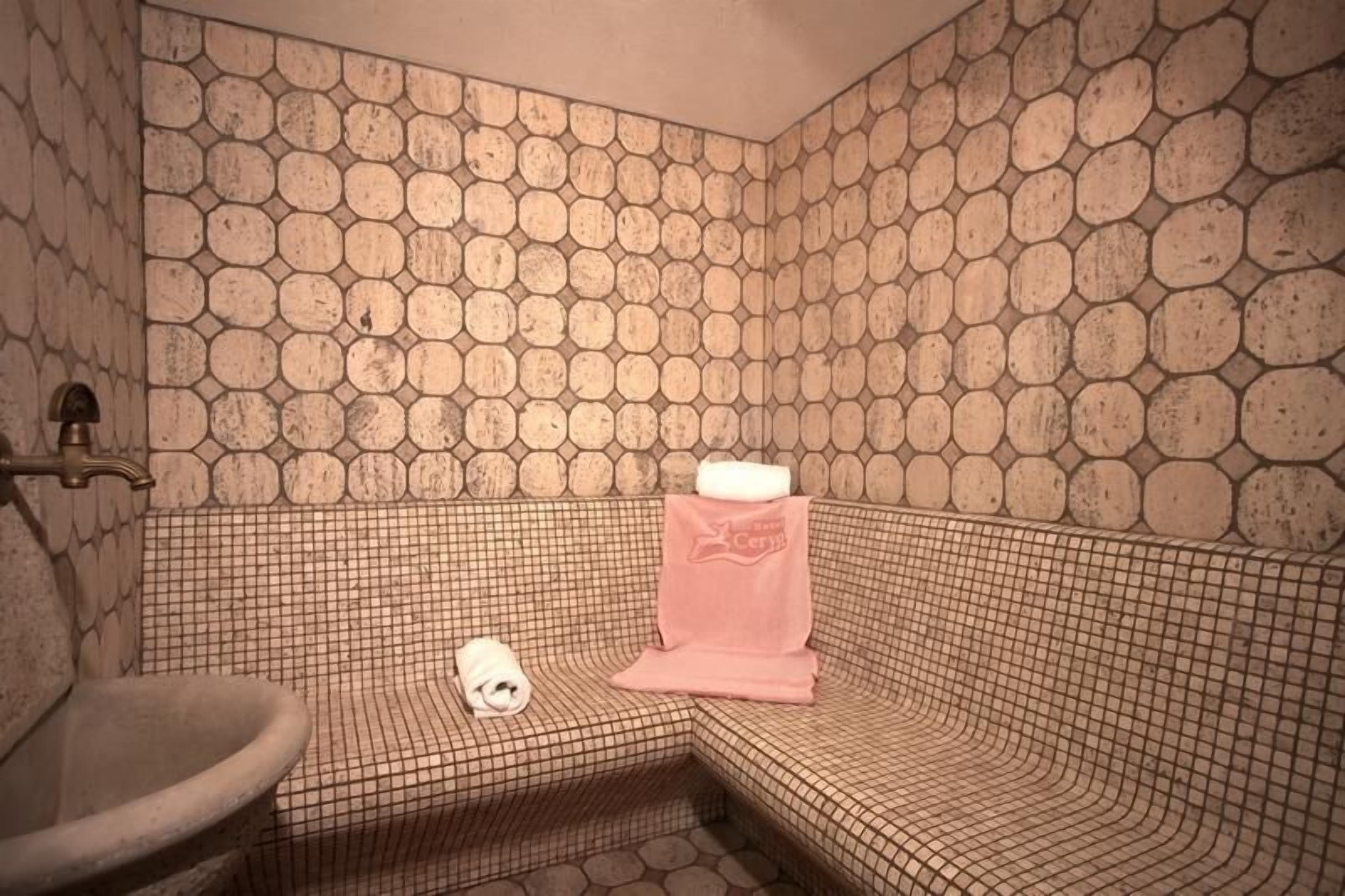 sauna, hot tub, turkish bath/hammam, body treatments, aromatherapy