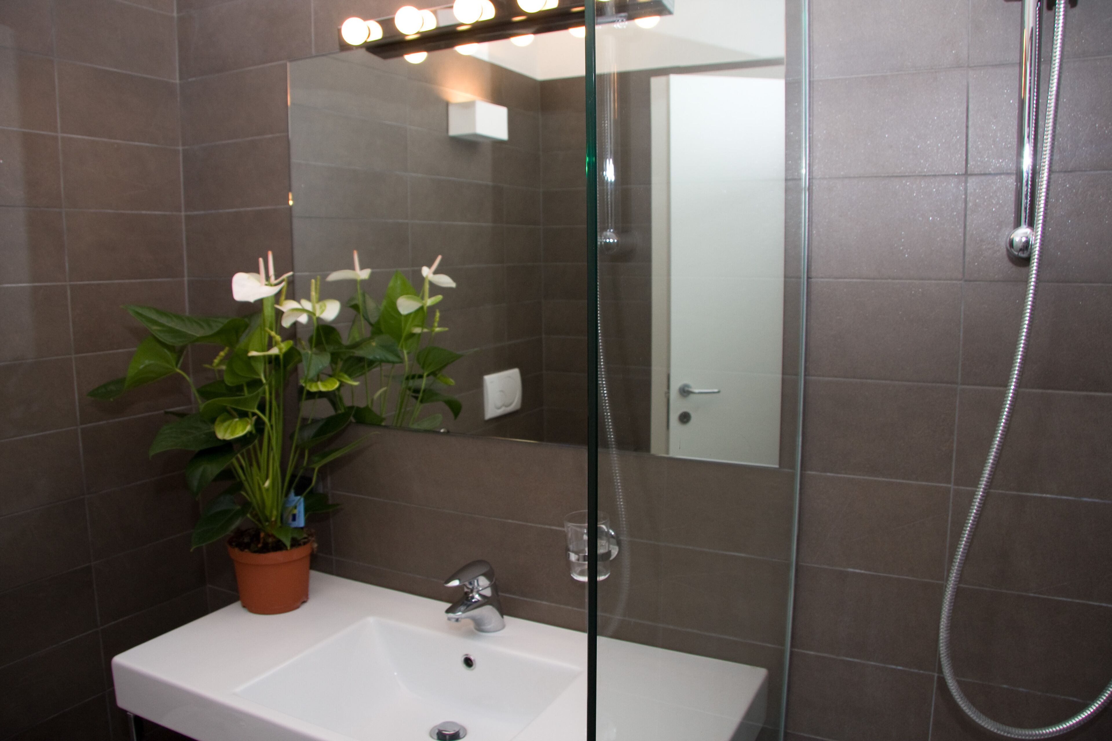 Superior Apartment | Bathroom | Combined shower/tub, free toiletries, hair dryer, bidet