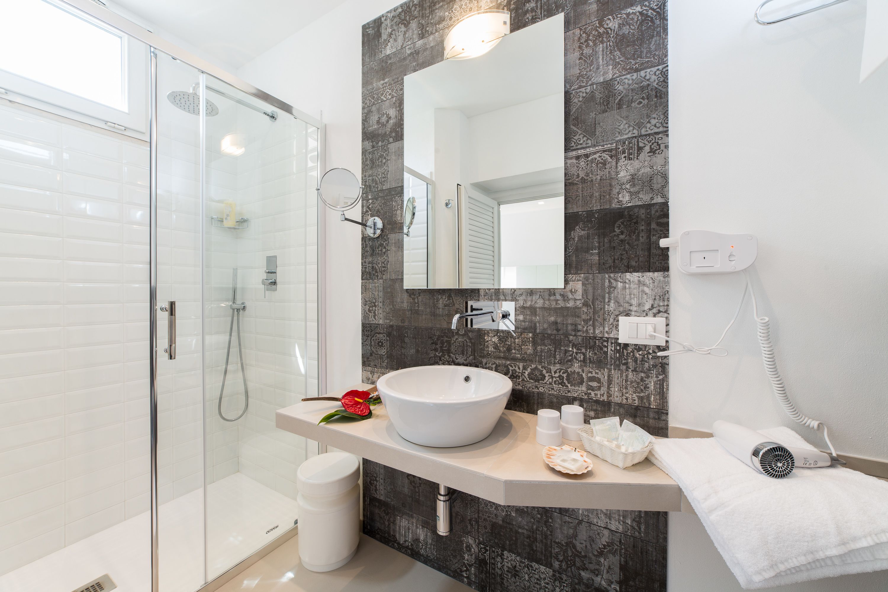 deluxe double room | bathroom | shower, free toiletries, hair dryer, bidet