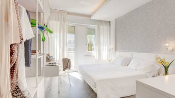 Minibar, Zimmersafe, Schreibtisch, kostenloses WLAN