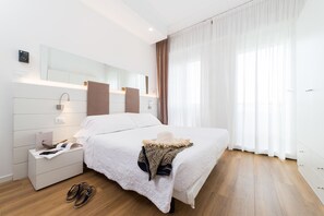 Doppia Deluxe Fronte Mare | Minibar, Zimmersafe, Schreibtisch, kostenloses WLAN