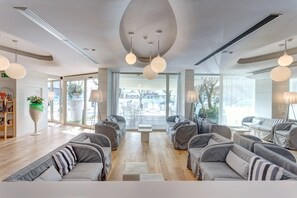 Lobby sitting area - Majestic (Cervia)