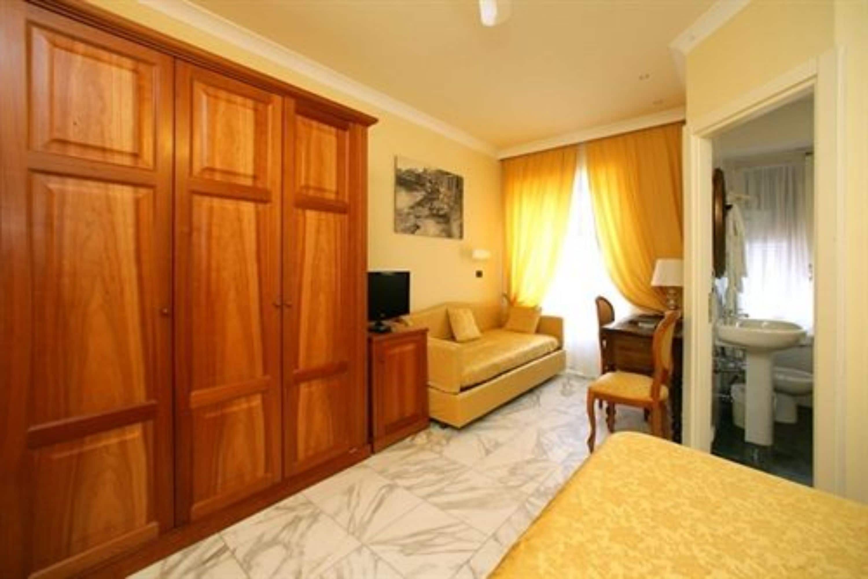 minibar, in-room safe, desk, free wifi