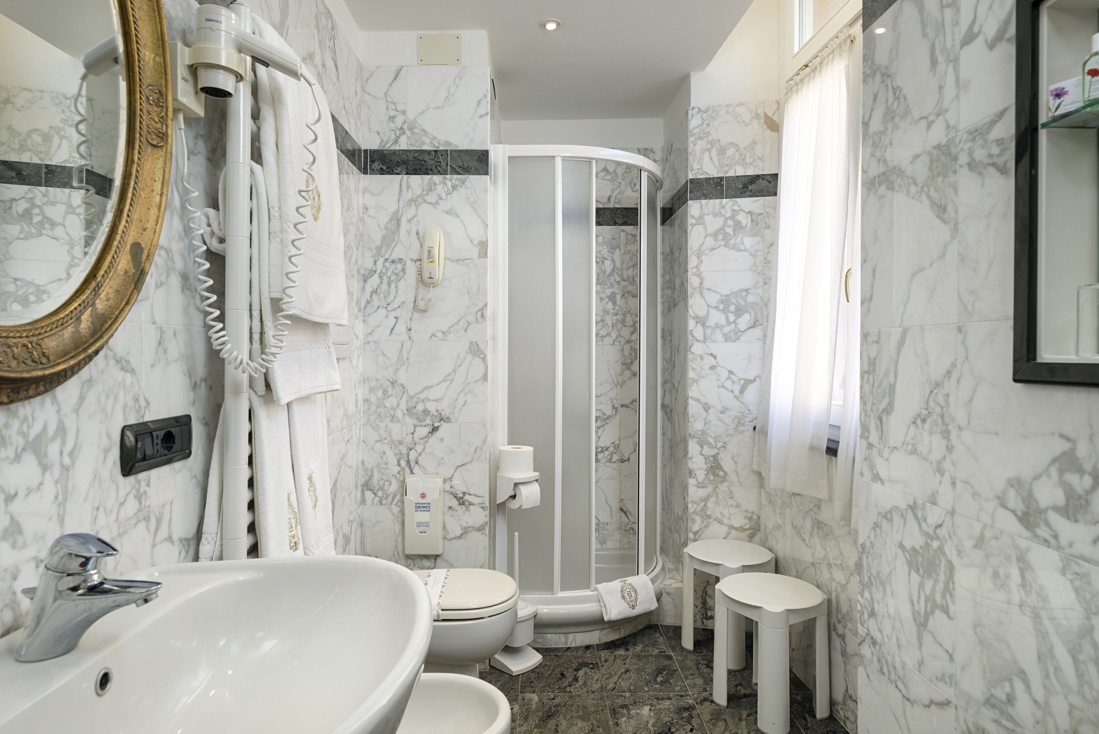 shower, free toiletries, hair dryer, bidet